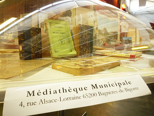 Le stand de la médiathèque de Bagnères en 2010 au Salon du Livre Pyrénéen Le stand de la médiathèque de Bagnères en 2010 au Salon du Livre Pyrénéen